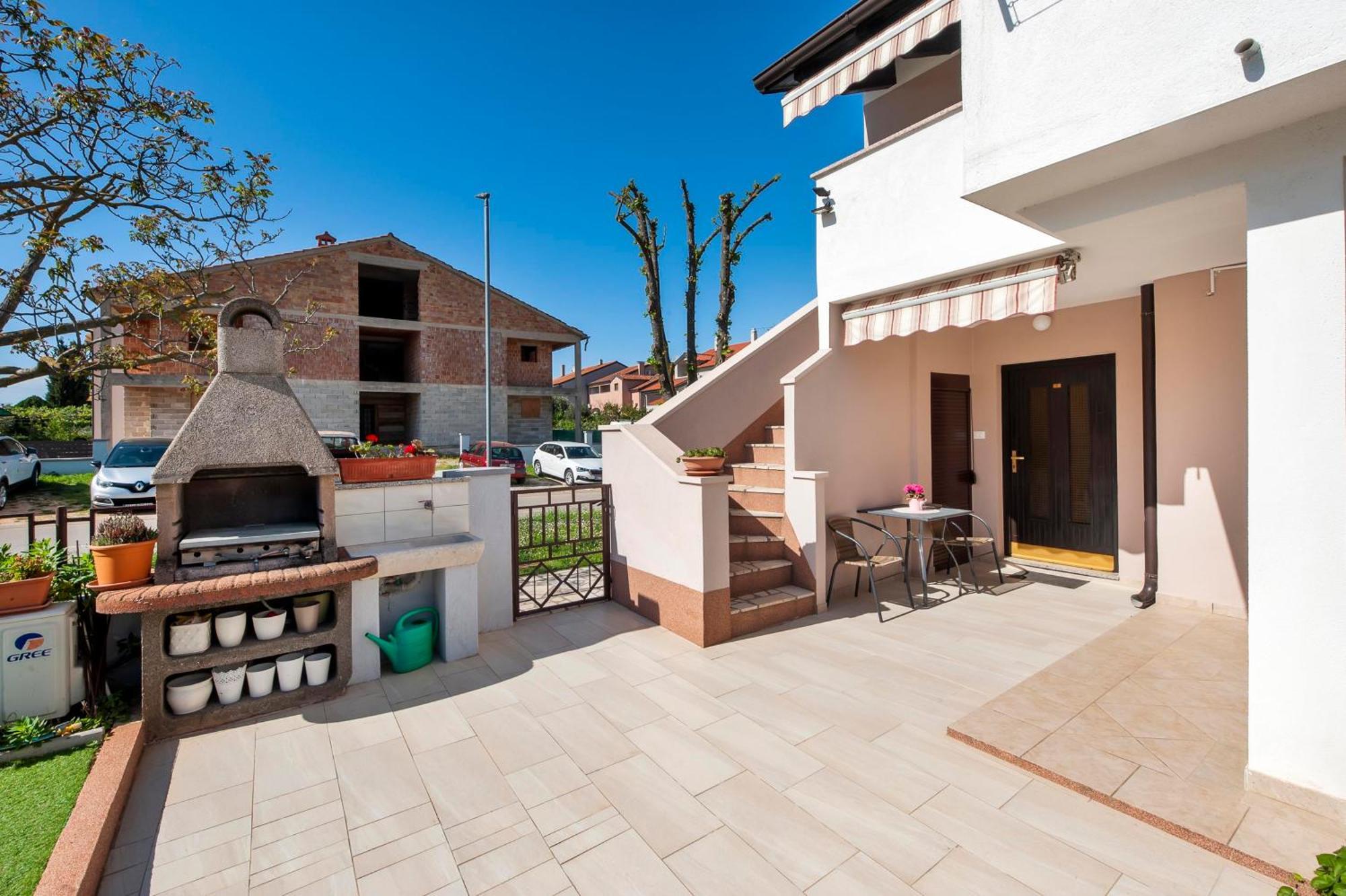 Apartments Pataj ロヴィニ エクステリア 写真