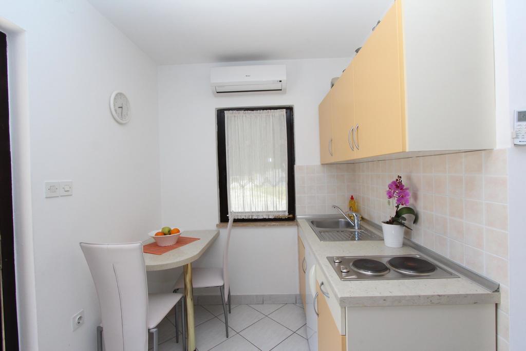 Apartments Pataj ロヴィニ エクステリア 写真