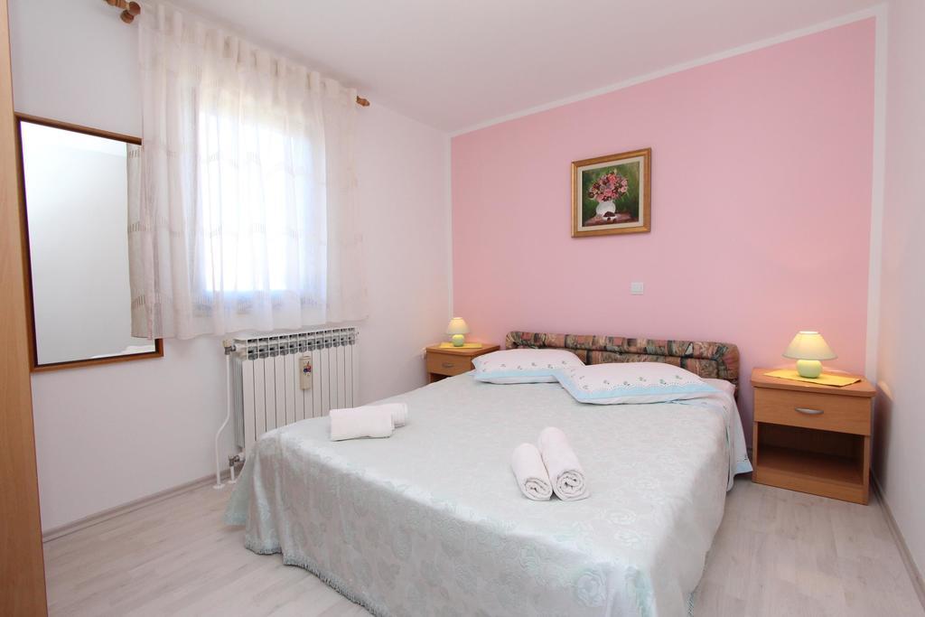 Apartments Pataj ロヴィニ エクステリア 写真
