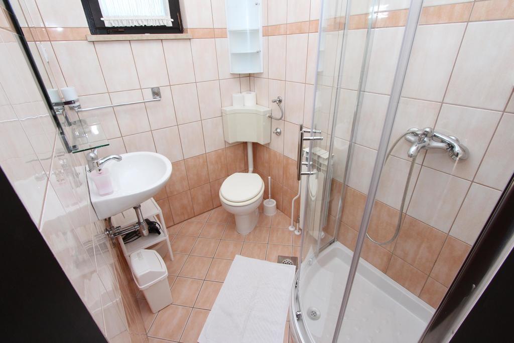 Apartments Pataj ロヴィニ エクステリア 写真