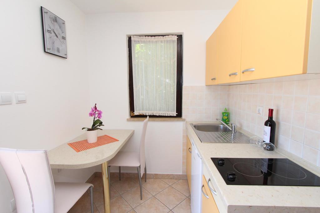 Apartments Pataj ロヴィニ エクステリア 写真